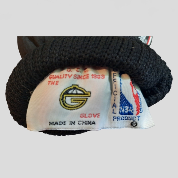 Vintage Toronto Raptors Thinsulate Gloves - Picture 3 of 3